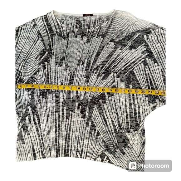 EUC rhinestone embellished dolmen sleeve gray and white top size small - Picture 3 of 6